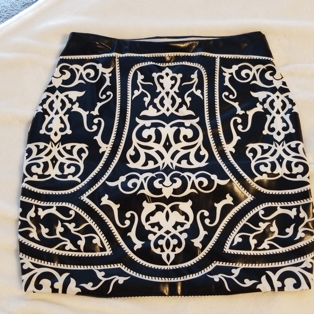 Arden B size small skirt